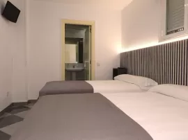 HOSTAL HENARES