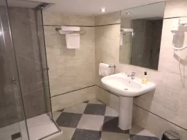 HOSTAL HENARES