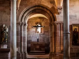 Descubre la majestuosa Iglesia de San Cecilio en Granada