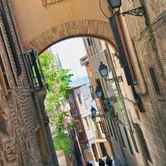 Paseando Por Toledo: Descubre Los Rincones Más Encantadores De La Ciudad.