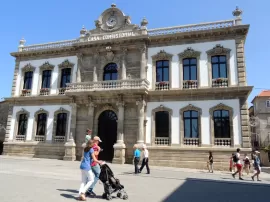 Descubre la belleza de la Plaza Granadal: historia, atracciones y más